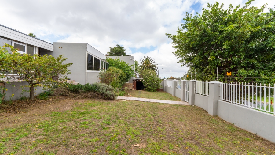 4 Bedroom Property for Sale in Loevenstein Western Cape